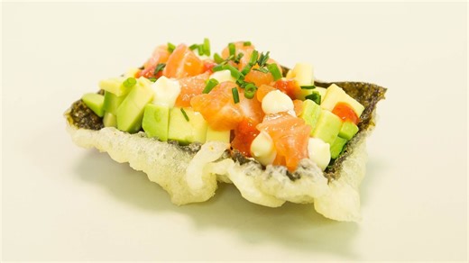 Elegant Canapés: Salmon Tartare on Crispy Nori