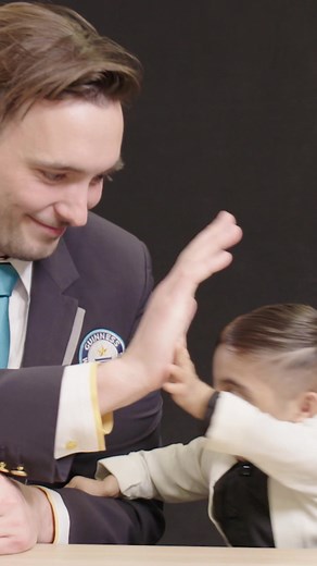 Smallest hands on a person (male) 🙌 Afshin Ghaderzadeh 🇮🇷 Afshin's left hand measures 6.7 cm (2.63 in.) and his right hand measures 6.4 cm (2.51 in.) #hands #iran #guinnessworldrecords