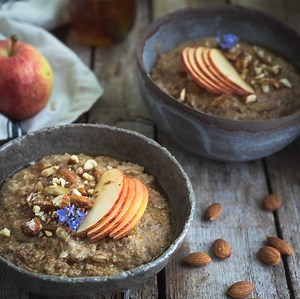 INSTANT POT APPLE PIE STEEL CUT OATS A delicious, warming mix of apple and spices. Add in your choice of nut or dairy milk. 15 mins from start to finish, or use Delay Start to have your breakfast ready for you when you wake up! Recipe in link below https://www.instantpot.co.za/recipes/instant-pot-south-africa/breakfast_kid-friendly_vegan--vegetarian/apple-pie-oats/7 #instantpot #instantpotrecipes #instantpotoats #instantpotbreakfast #useyourinstantpot #instantpotdelaystart | Instant Brands South