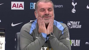 Tottenham - Après des éloges de Slot, Postecoglou cite les Monty Python : “Je ne suis qu’un très vilain petit garçon
