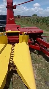 1.7K views · 14 reactions | Vendo enciladora New Holland 718 De 1 surco Excelentes condiciones $85,000 Informes 4621116262 Con watsap | Maquinaria e Implementos Agrícolas APL | Facebook