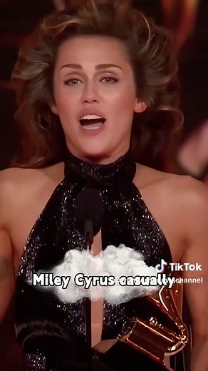 Celebrities Caught Without Bras in Public
