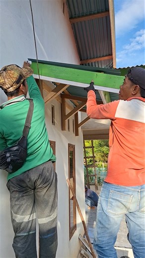 teach the foreman how to install the res signpost correctly..