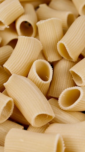 Eduardo Pasinelli | ⬇️ How to make perfect Bronze drawn Rigatoni. 📕 Recipe ingredients: • 3kg (6 1/2 lbs) semolina flour • 1Lt (about 4 1/4 cups) still... | Instagram