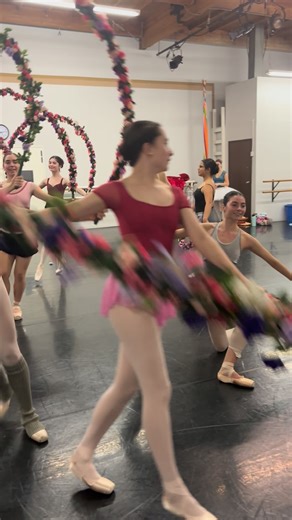 🌸 Come wander through a beautiful English rose garden this Nutcracker season! 🌸 Our flowers are blooming and sweeping through the studio with grandeur. Come join Clara on her adventure around the world, visiting all the places she’s always dreamt of seeing and immersing herself in! 🎟️ Don’t miss out on your tickets to see this enchanting production and our special new take on the classic Nutcracker story! 🔗 Link in the bio for tickets today! #PasadenaDanceTheatre#England#ballet#Nutcracker#fl