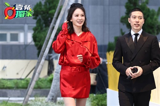 【獨家直擊｜Melody單身2年秀鉛筆腿看CINDY CHAO展找到真愛！喜歡「自由的靈魂」】 這身紅色造型超美😍 #Melody #cindychao | 壹蘋娛樂