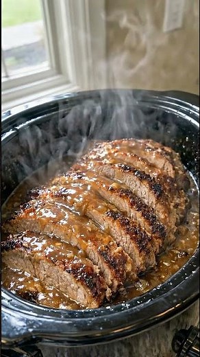 Slow Cooker Garlic Herb Pot Roast 🥩🧄.#slowcookerpotroast #potroast #garlicbutterbeef #comfortfood