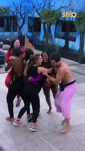 Beatriz, Isabelle, Alane, Davi, Leidy Elin e Matteus comemorando juntos #BBB24 #RedeBBB #BBB