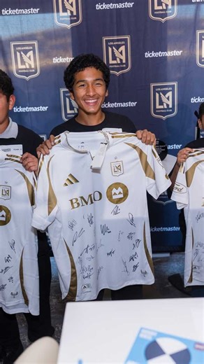 This season, LAFC partnered with @ticketmaster and @learn_fresh to launch @mls STEM Goals in Los Angeles, a first-of-its-kind innovative program that brings STEM education to life through soccer. The program consisted of a variety of activities and events to engage students in Los Angeles: 💡Educators kicked things off with training sessions ⚽ Students joined us at Ticketmaster HQ for a special STEM in Soccer panel with LAFC’s very own @sergipalencia 🏟️ The journey wrapped up at BMO Stadium wit