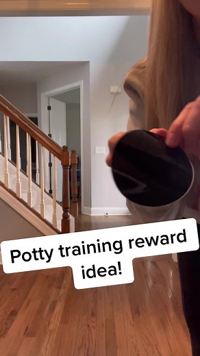 Want a candy-free reward idea for potty training?! How about a color changing sticker? As soon as your child goes, the sticker reveals a picture! They are reusable, too, just rinse will cool water and you’re good to go! (If that’s your thing) 🤪 Your child might even find this a little *too* cool and want to take the sticker out of the potty 😅. If so, I recommend having a backup sheet of regular stickers! Stickers: @Cradle Plus Potty: @BabyBjörn #pottytrain #pottyreward #pottyhack #toddlermom