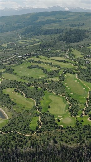 Tee it up one more time. From September 25–October 5, Red Sky Golf Club welcomes local residents to enjoy both courses at fall season rates. This short window is a rare opportunity to experience championship golf among peak autumn colors, don’t miss it! Call 970.754.8425 directly to book your tee time. ⛳ | Beaver Creek Mountain