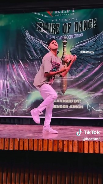 Rab kare tujhako bhi pyar ho jaye #dance #dancecompetition #indiadancers #uttarpradeshtalenthunt dance judge by @siya_lunar and @satya_rahu_ly @kewal_jaryal0 @ashish__chawriya | organized by @manninderrsingh @empire_of_dance__ and host by @suraj_sk28