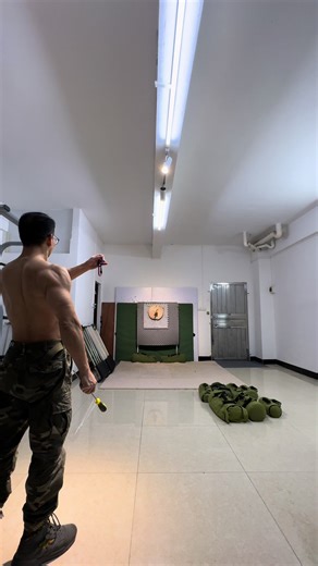 Precision throwing at moving targets is a skill that demands high physical coordination, predictive ability, and muscle memory. #throwing #straightthrow #spinthrow#targetpractice