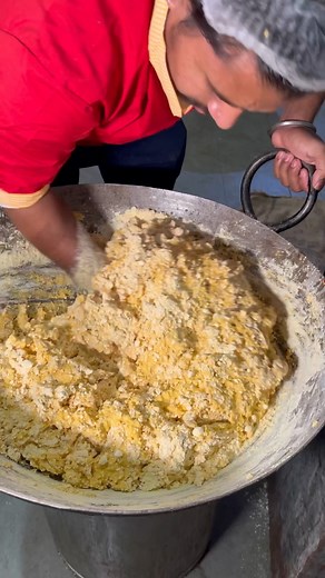 7.9K views · 44 reactions | Special Gujarati Papdi Gathiya Making Process . . #papdi #papdi #namkeen #seven #sew #sewing #oil #oilchange #oilandgas #fry #fryday #fryzjer #besan #besancon #Maida #foodie #foodlover #foodiegram #foodstagram #foodblogger #trendingnews #trendingtopic #trendingposts #viralvideo #viralreels23 | Hungry Journalist | Facebook