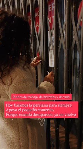 MARTA TRENS Jewelry. Pero no joyas cualquieras 🌙✨ on Instagram: "Para mí es mejor regalo de reyes. Lo dejo con dolor pero el abrazo con amor❤️No hay vuelta atrás……Es una realidad. Y hoy nos toca vivirla……. No sabemos si va de instituciones, si va de cómo funciona el sistema, si va de que el pequeño autónomo no está apoyado….. Lo que sí sabemos es que es una realidad. Muchísimas gracias de nuevo por estar!!! Y esto es lo que está pasando. A partir de hoy ya SIEMPRE en ONLINE www.martatrens.com F