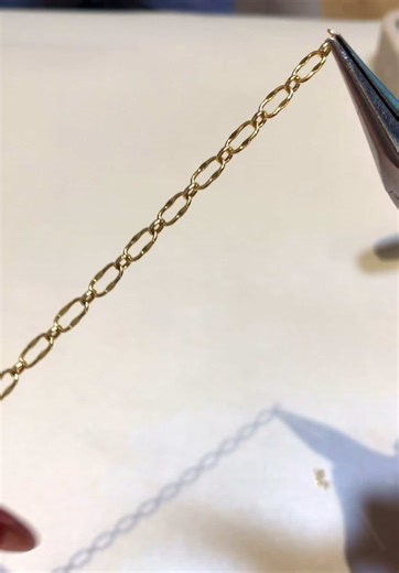 Girl therapy: permanent jewelry✨🤍 #PermanentJewelry #Gold #GetLinked #PermanentJewellery #Welding