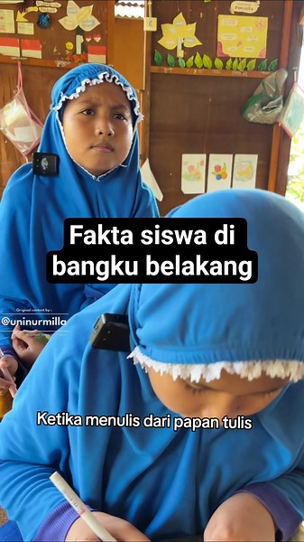 Kesulitan ketika menjadi siswa bangku belakang saat melihat ke papan tulis