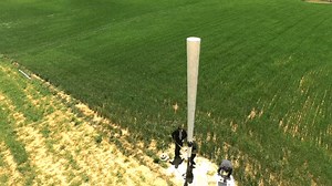 No blades! A pole-shaped wind turbine, Vortex Bladeless, generates power by shaking.| 2022 Bridgestone World Solar Challenge