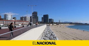 Reobre la platja de la Nova Mar Bella de Barcelona