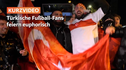 Autokorsos in NRW: Türkische Fans feiern WM-Teilnahme