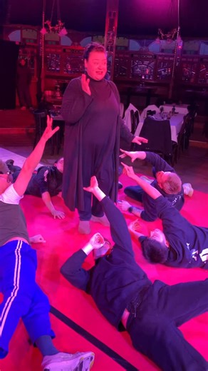 Urania Theater Köln on Instagram: "Die kölsche Diva und ihre Boys sind nicht zu stoppen! Die Proben laufen auf Hochtouren und die Bühne ist heiß! 🔥 Seid ihr bereit für die hotteste Show von Kölle? • • #uraniatheater #spiegelpalastköln #diekölschediva #variété #varieteköln"