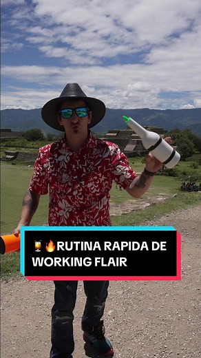 🍹🔥 El Working Flair es una disciplina dinámica que combina la precisión en la preparación de cócteles con habilidades acrobáticas, proporcionando una experiencia de bar única y entretenida. 🍹🔥 Nació en los años 80 en Estados Unidos. Los camareros buscaban formas creativas de destacar. Empezó como una tendencia en Las Vegas y se convirtió en un fenómeno global. Ahora, bares y restaurantes de todo el mundo ofrecen espectáculos de Working Flair. #flaibartender #flairbartending #working #working