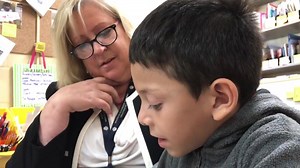 A new Reading Recovery program at Woodson PK-8 is transforming students’ lives in our Achievement School. One-on-one coaching helps students struggling in reading quickly catch up with classmates. It will expand to more schools & teachers next year! Check out the story on Newsdesk: https://www.sdhc.k12.fl.us/newsdesk/article/1140/new-reading-recovery-program-helps-struggling-students #WeClimbTogether #WeAchieveTogether | Hillsborough County Public Schools
