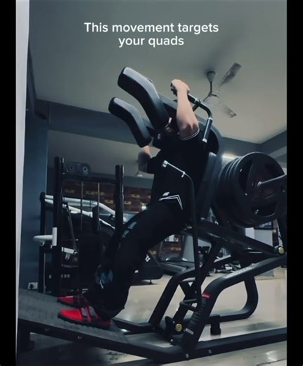 Super squat/Hack squat machine vs reverse. #legworkout #hacksquat #muscle #tips