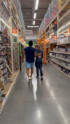 41K views · 548 reactions | girl signals for help and drops keys | Heartwarming Reactions | Facebook