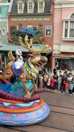 224K views · 6.4K reactions | Olaf rides atop Sven in Disney Stars on...