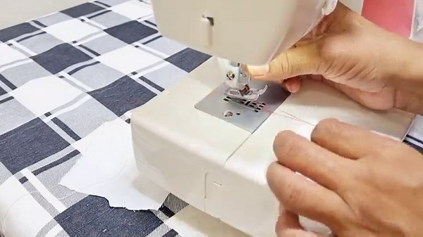 How to change PRESSER FOOT Singer Simple 3210 Sewing machine