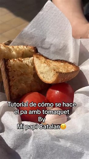 Merce Molinas Watson on Instagram: "Tutorial de pa amb tomaquet por mi papá catalán"