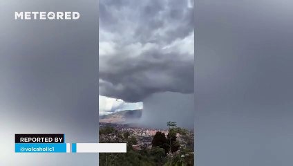 Impressive downburst in San Antonio de Prado, Colombia! The phenomenon brought torrential rains...