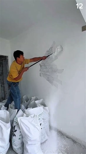 Technique for peeling off old wall plaster quickly, neatly, and efficiently