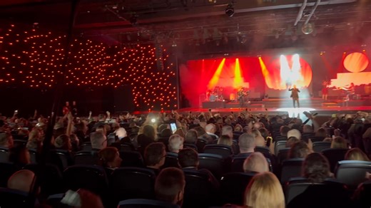 🥳 ¿Que mejor forma de terminar el año que con el Auditorio lleno y la gente feliz? 🤗 Gracias a todos nuestros colaboradores y amigos por este gran 2025. 🔝 🥂 Felices entradas en 2026 y nos vemos el año que viene. 🛍️ Este sábado 03/01/26 los Reyes Magos se adelantan en History Show • Pirámide de Arona con muchos regalos en forma de música y diversión. 🎼💃🕺🏻 @fans destacados The Knightstrider Mare Nostrum Resort Hard Rock Cafe Tenerife Turismo Arona Tenerife Eric Viana Randy Mendiguchia Dúo