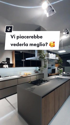 Cucina Moderna con Isola: Design e Funzionalità