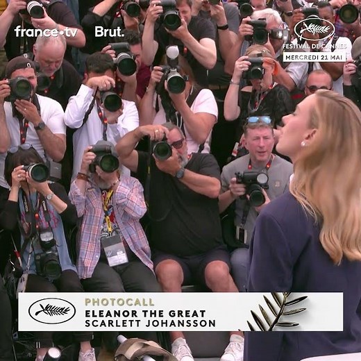 Scarlett Johansson, réalisatrice de "Eleanor the great" fait sensation au photocall !