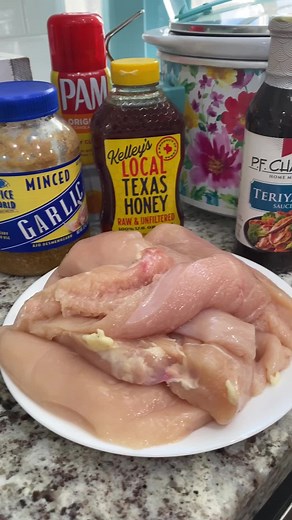 370K views · 1.5K reactions | Super easy Slow Cooker Honey Garlic Teriyaki Chicken!! Recipe: 4-6 chicken breasts, 1 bottle Teriyaki Sauce (approx 14 oz), 1/4 cup honey, 2 tsps minced garlic (4 cloves). Cook on high for 4 hrs. Serve over rice and enjoy!  | One Happy Housewife | Facebook