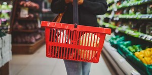 Tips and Tricks for Saving Money at the Grocery Store, According to a Financial Expert