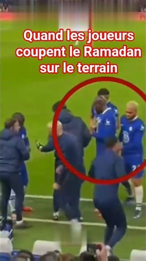Les joueurs font la rupture du Jeûn sur le terrain. #short #shortsvideo #shortvideo