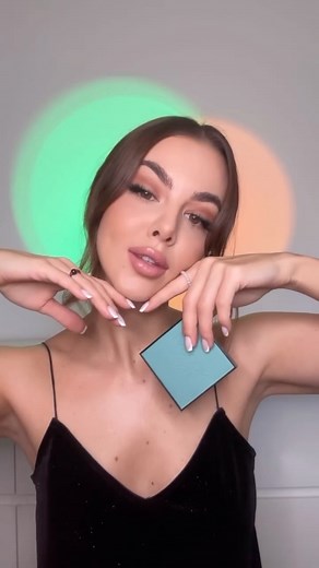 FARMASI USA on Instagram: "We’re loving this look from @veron.daumer using the new OASIS Lost Lagoon palette. 😍 Remember to tag us in your holiday makeup tutorials for a chance to be featured on our social channels. ✨ #farmasi #holidaymakeup #makeuptutorial"