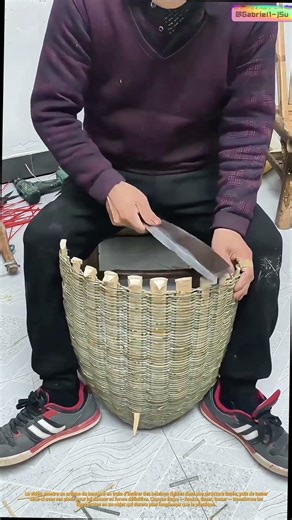 Art de la vannerie : fabrication artisanale de paniers de vannerie en bambou