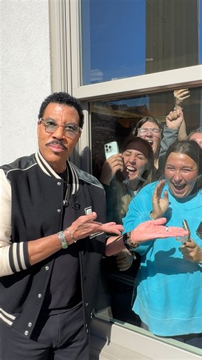 OMG! HELLO from American Idol | Lionel Richie