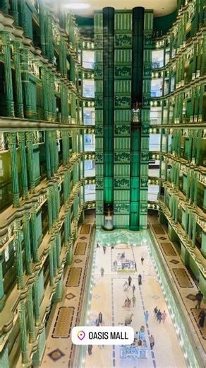 Oasis Mall in Jeddah is a shopping paradise that beautifully blends history with modernity. This iconic mall, characterized by its striking navy-blue exterior, has evolved into a vibrant hub for gold shops, attracting visitors from all over the city. Spanning multiple floors, Oasis Mall offers an extensive selection of stores catering to family needs—from clothing and accessories to perfumes and jewelry. #gold #goldsouk #jeddah #saudi #saudiarabia🇸🇦 | CP Mohammed Ali