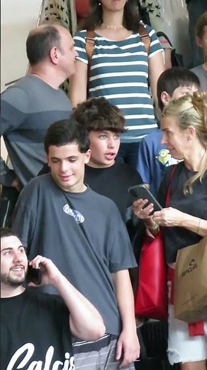 🥰​​TE HAGO MASAJITOS PAPUUU💋 - Broma en escaleras mecánicas #argentina