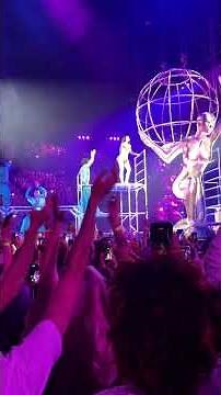 Katy Perry - Teenage Dream Live in Paris (04/11/2025)