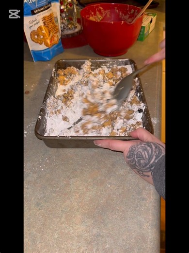 🎄✨ Reindeer Poop Snack Mix ✨🎄 (Yes… it’s as magical and delicious as it sounds! 🤣🦌💩) Looking for a sweet & crunchy holiday treat that the whole family will laugh about and love? Try this Reindeer Poop recipe! 👇 Ingredients: • 1.5 cups Krave cereal • 1.5 cups Crispix • 2 cups chocolate Cheerios • 1 cup pretzel crisps (broken into pieces) • 3 tbsp butter • ½ cup peanut butter • 200g white chocolate (or white chocolate chips) • 1 bag mini M&M’s Instructions: 1️⃣ In a big bowl, mix together th