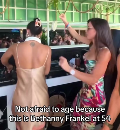 She looks so good! She is goals. #bethannyfrankel #womenempowerment #womensupportingwomen #aginggracefully #miamibeach #miami #women