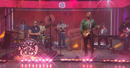 Saturday Sessions: The Black Keys perform "No Rain, No Flowers"