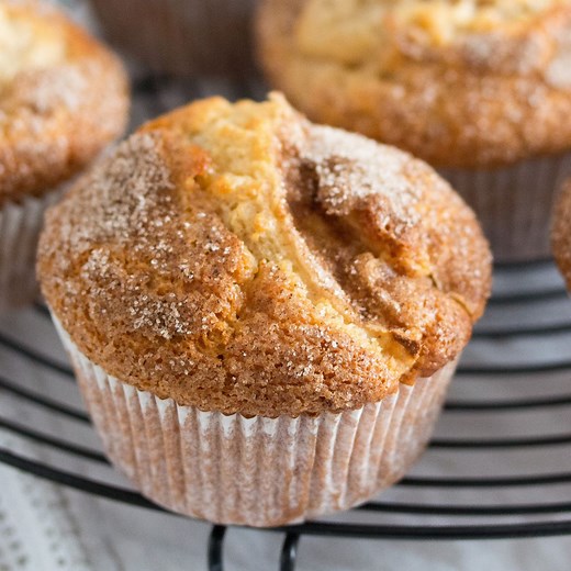 Moist Apple and Cinnamon Muffins – with Oil